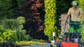 48 y/o Landscaping Co! Includes 1.6M Vehicles/Eq! Only 220k Down!