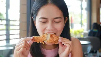 Fast-Food Restaurant: Fresh Chicken, Loyal Customer Base