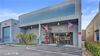 3-Bay Building with High Ceilings Ready for New Owner