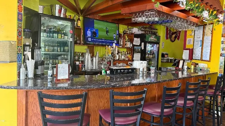 Inviting Full-Service Bar Inviting Full-Service Bar