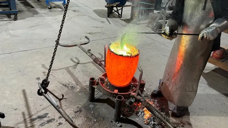Ready to pour bronze Ready to pour bronze