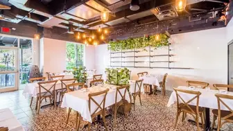 Lake Eola view restaurant for sales w/ full bar liquor license 4COP.