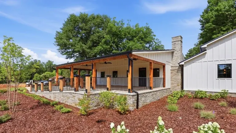 The event and restaurant space's expansive front porch offers a striking outdoor setting, perfect for dinners, weddings, and gatherings of all kinds. The event and restaurant space's expansive front porch offers a striking outdoor setting, perfect for dinners, weddings, and gatherings of all kinds.