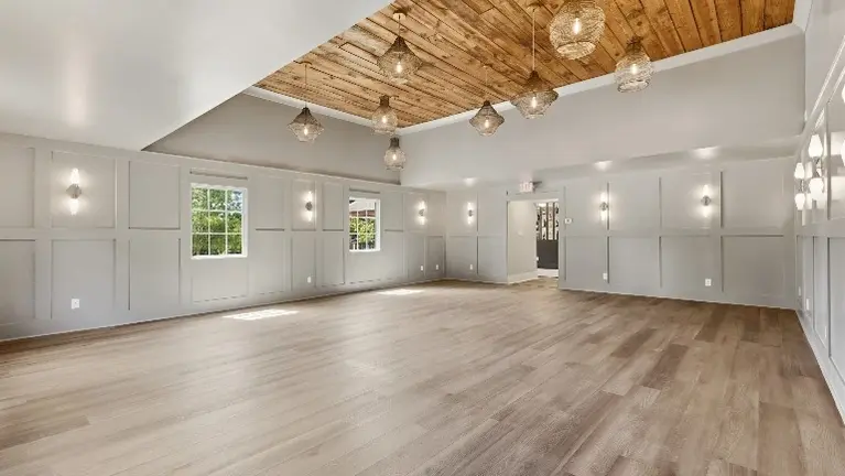 The open layout inside gives hosts flexibility to set up seating for anything from an intimate dinner to a full event. The open layout inside gives hosts flexibility to set up seating for anything from an intimate dinner to a full event.