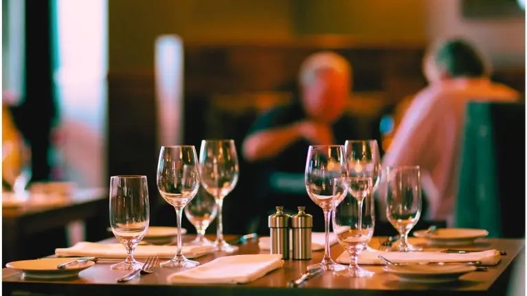 Long-standing restaurant & bar