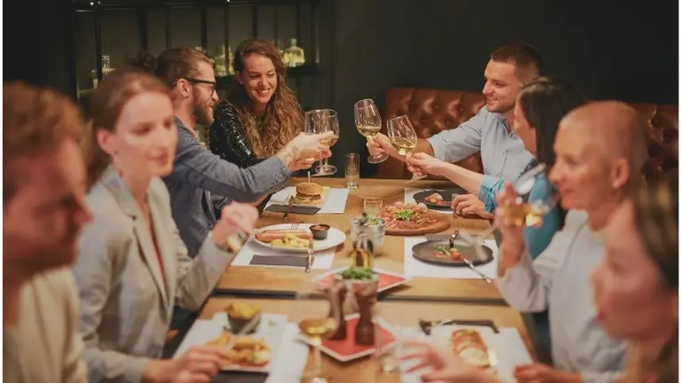 Restaurant & bar with real estate