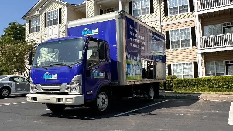 Rolling Suds 24' Box Truck Rolling Suds 24' Box Truck