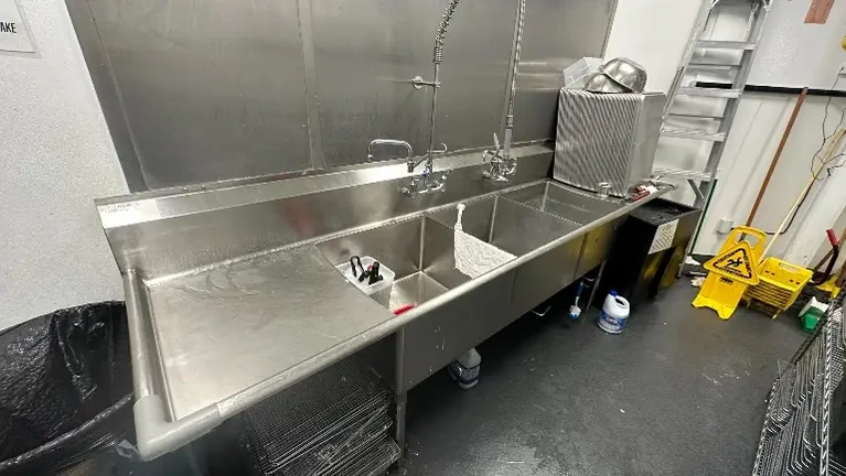 Dish Pit - extra large 3 compartment sink 24x24x24