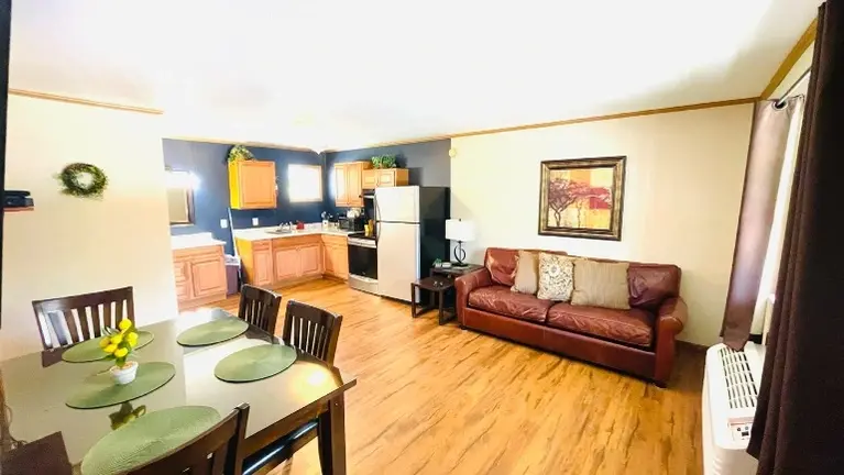 2 bedroom/2 bath unit 2 bedroom/2 bath unit