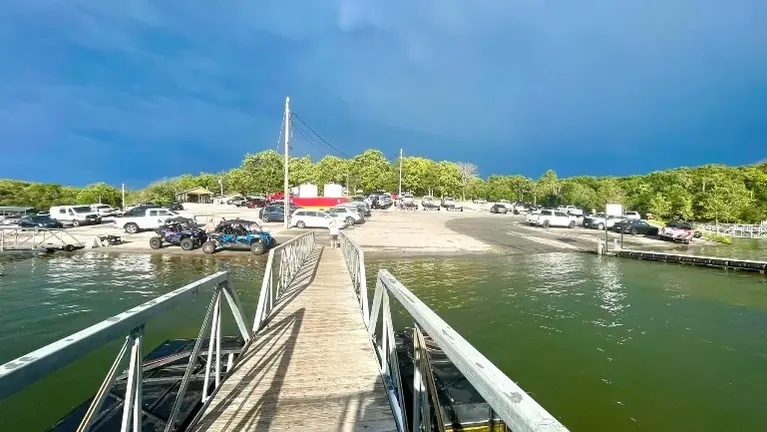 Only 200 yards away from a public marina Only 200 yards away from a public marina