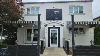 Explosive American restaurant for sale that also features a bar!