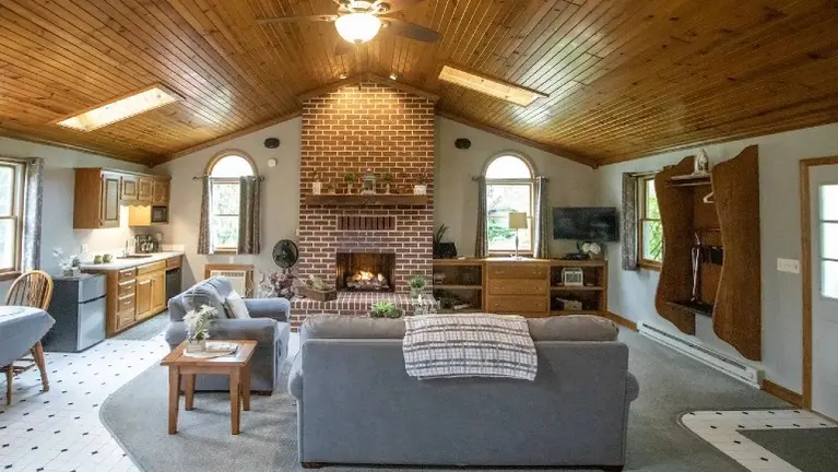 Guest Cottages for Groups 2-8 Guest Cottages for Groups 2-8
