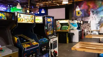 Turnkey Arcade Bar & Entertainment Venue — Established in Dallas