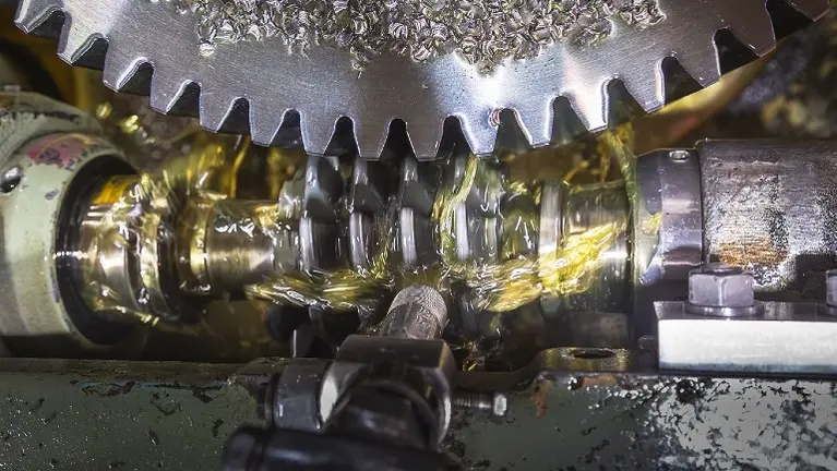 Gear hobbing with oil