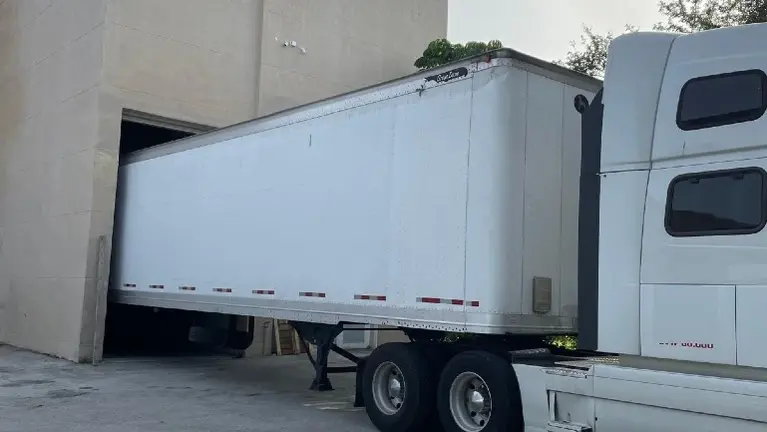 Scalable logistics setup receiving large-scale wholesale shipments