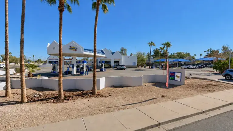 Sunoco Branded Fuel & C-Store Positioned on Signalized Hard Corner in Gilbert, AZ.