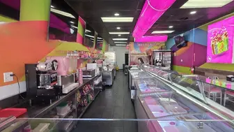 Beautiful Dessert / Juice shop on major Blvd.
