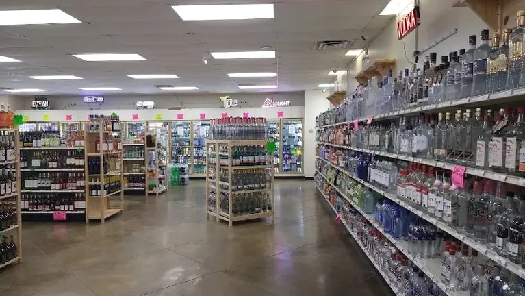 Extensive Liquor Collectoin Extensive Liquor Collectoin