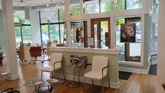 Established Full-Service Salon & Spa – Affluent Western Chicago Suburb