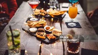 Turnkey Casual Restaurant & Bar with Popular Desert Concept!