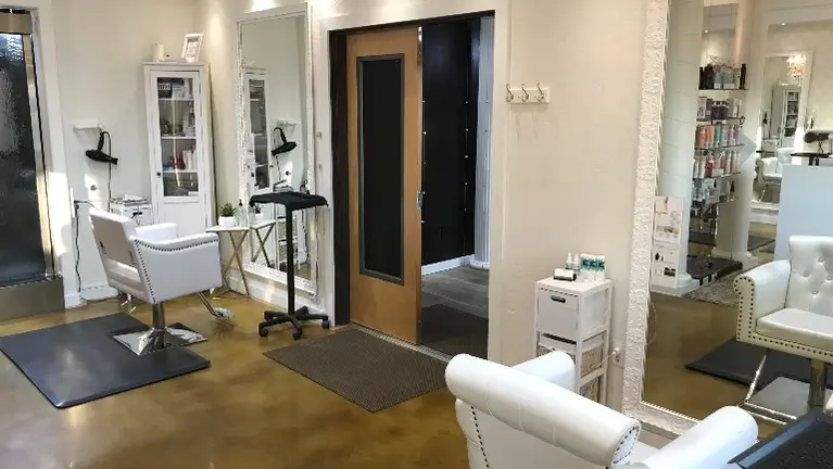 Salon West Side