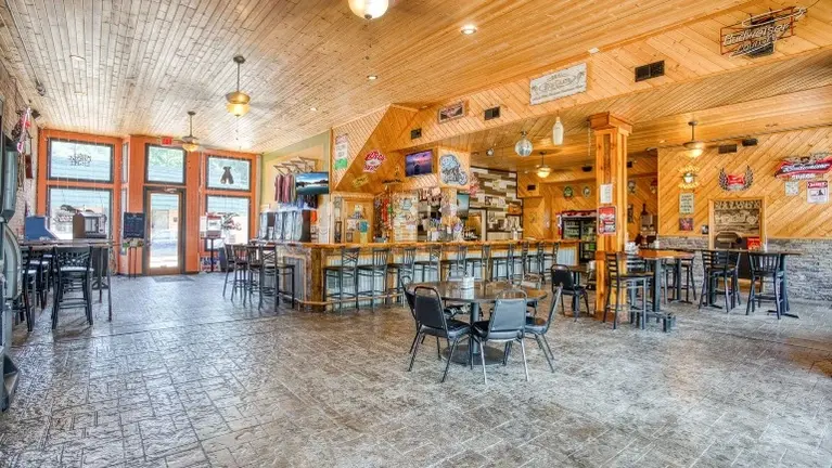 Bar/Dining Area