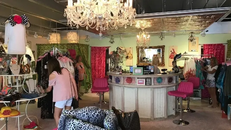 A store full of Customers