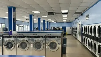 Large laundromat in prime Los Angeles location