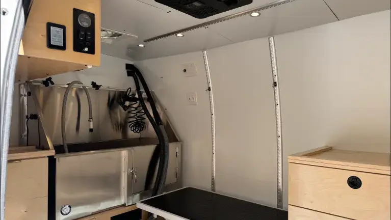 Grooming Station 