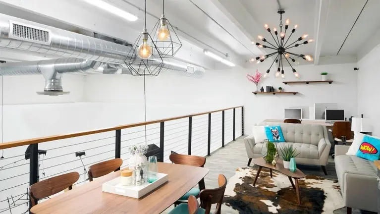 Ample loft with full kitchen, dinning, living and office space Ample loft with full kitchen, dinning, living and office space
