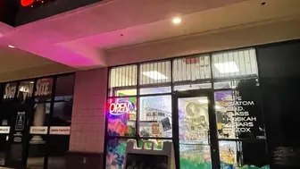 Established Smoke Shop in Busy Plaza, Loyal Customer Base