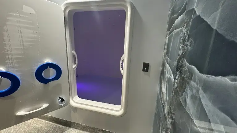 Deluxe Float Cabin