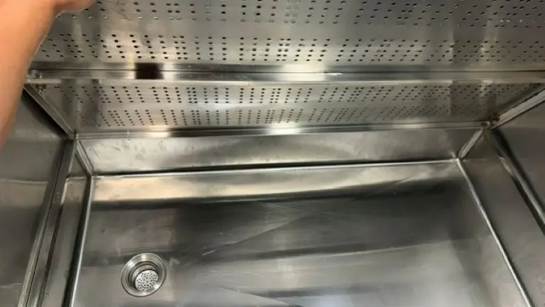 Grooming station