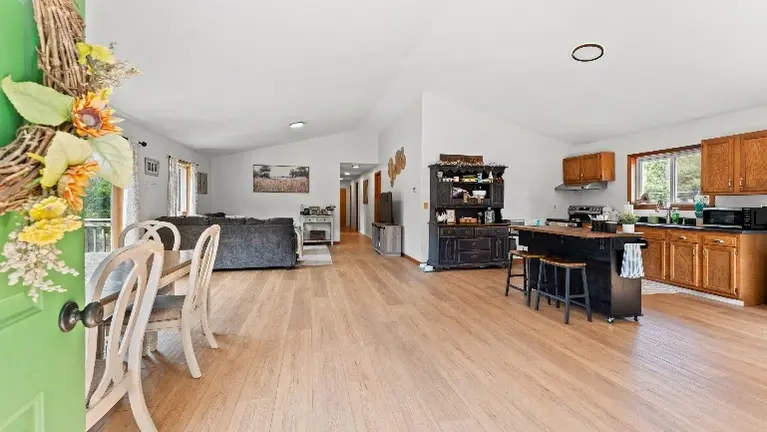1,568 SF income-producing second-floor apartment