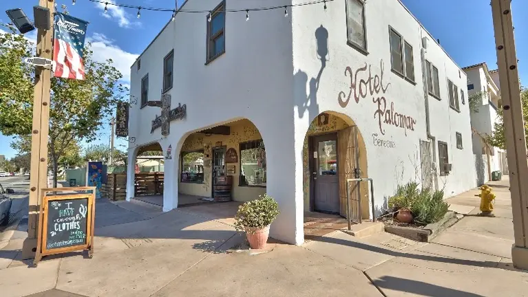 Old Town Front Street Boutique
