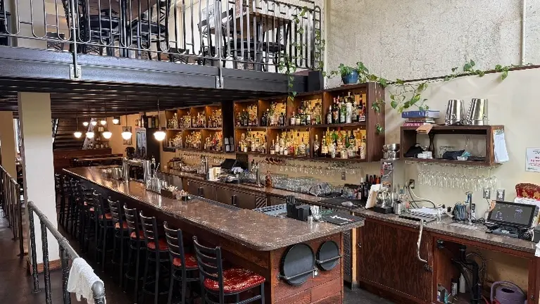 Bar & Mezzanine Bar & Mezzanine