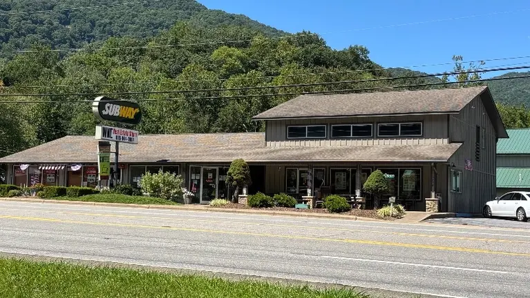 Main Road Frontage in MV
