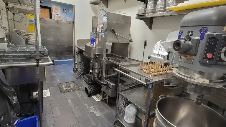 Efficient, organized kitchen area. Efficient, organized kitchen area.