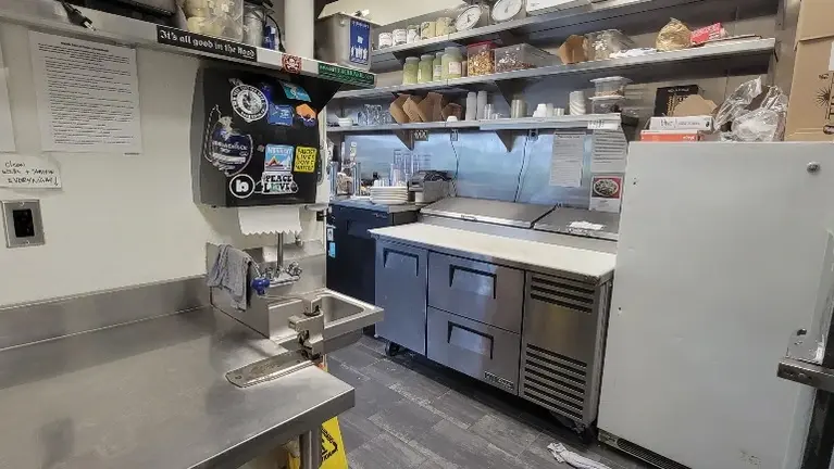 All kitchen elements readily accessible. All kitchen elements readily accessible.