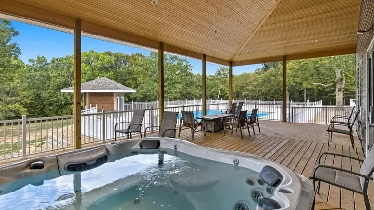 Jacuzzi Hot tub at Club House Jacuzzi Hot tub at Club House