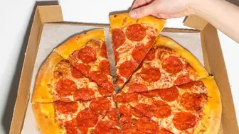 Established Pizzeria in a Charming Waterside Town – Since 1980