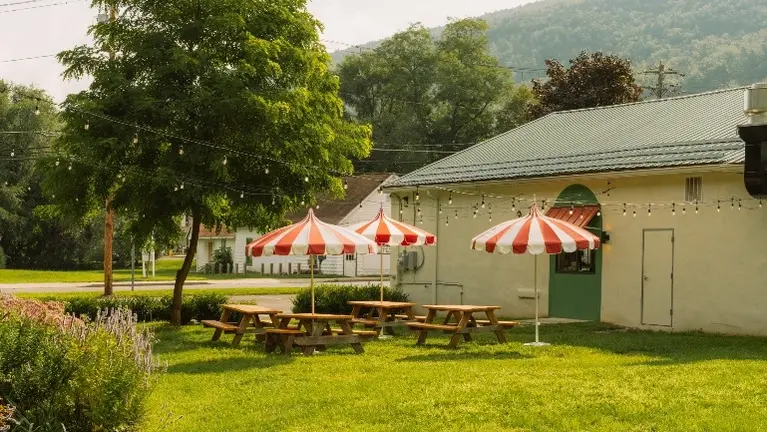 Spacious Outdoor Area with Mountain Views Spacious Outdoor Area with Mountain Views
