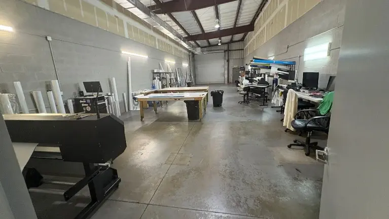 Clean, 2000 square-foot air conditioned warehouse Clean, 2000 square-foot air conditioned warehouse
