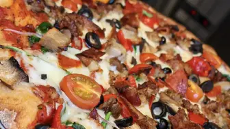 Absentee Pizzeria $38K weekly - Seller Financing - Hands on operator