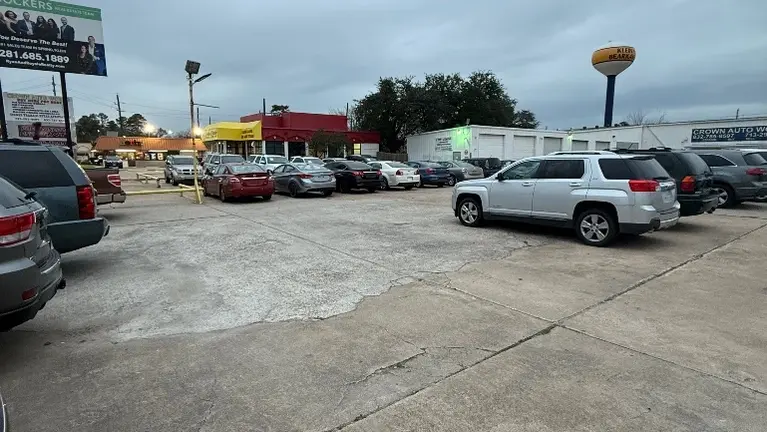 Very busy area in front of HEB Very busy area in front of HEB