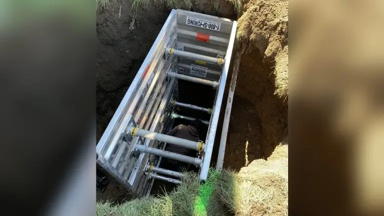 Hydraulic trench shoring, included in sale Hydraulic trench shoring, included in sale