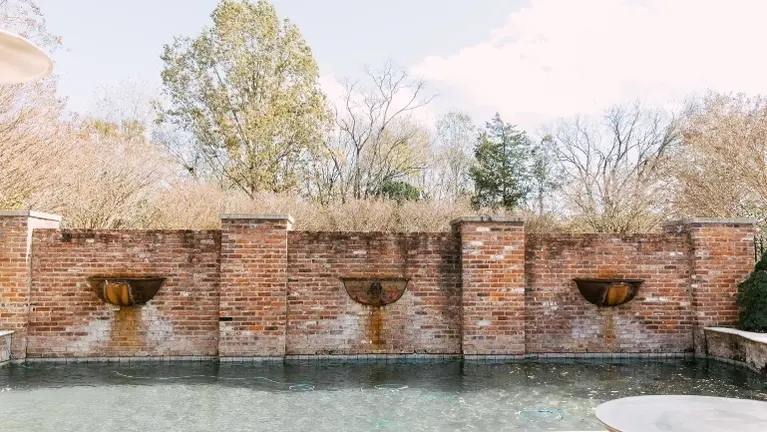 Pool/Courtyard at Manor House
