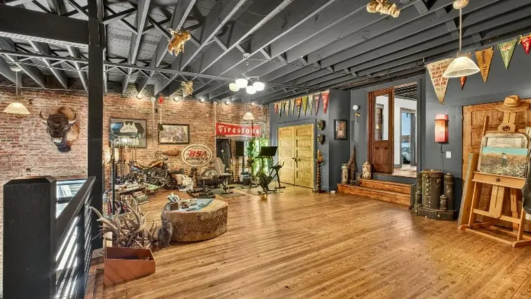 upstairs / 3500 sq ft apartment