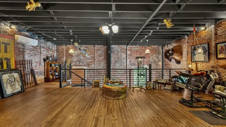 upstairs / 3500 sq ft apartment