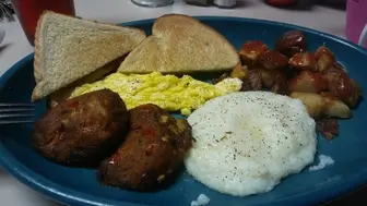 Breakfast/Lunch/Dinner in a fantastic neighborhood and intersection